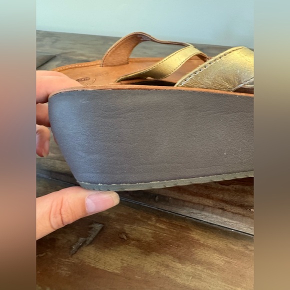 Olukai Hali’a brown gold leather wedge flip flop thong sandals women’s‎ 9 - Picture 8 of 9